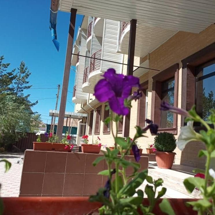 Aska Hotel Naryn ภายนอก รูปภาพ