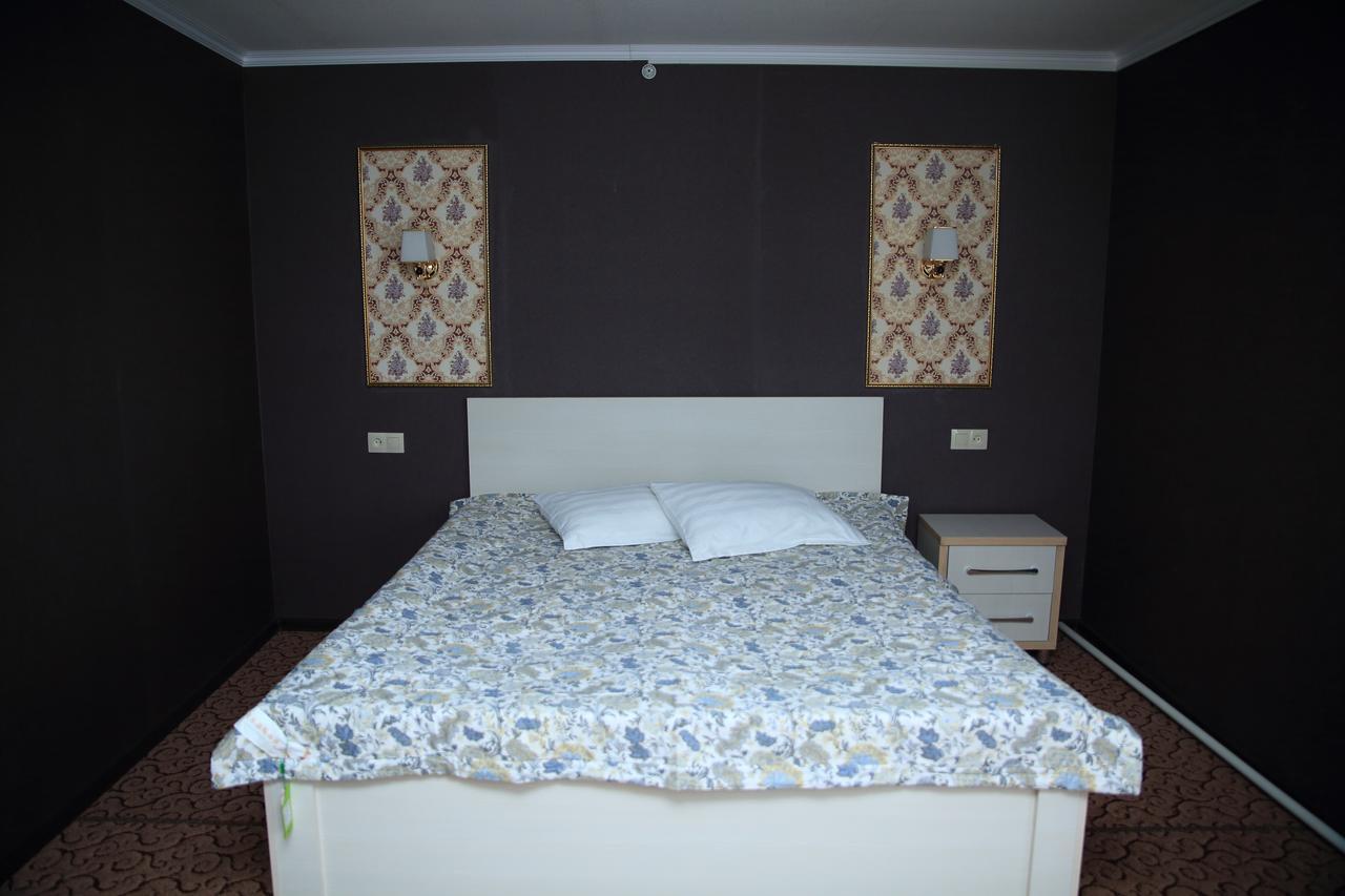 Aska Hotel Naryn ภายนอก รูปภาพ
