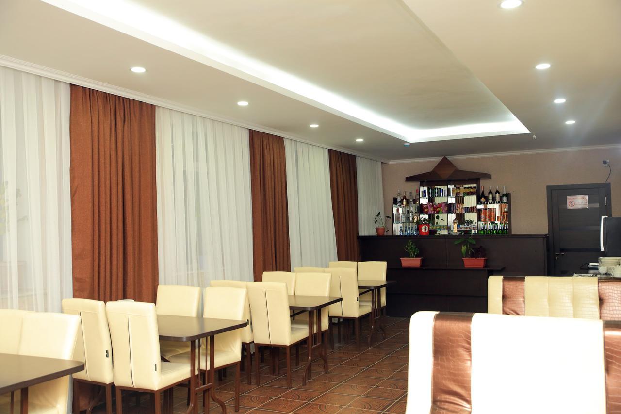 Aska Hotel Naryn ภายนอก รูปภาพ
