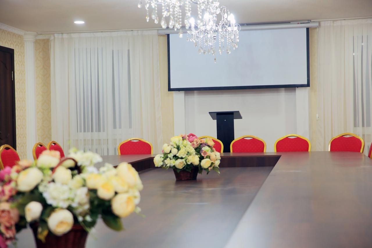 Aska Hotel Naryn ภายนอก รูปภาพ