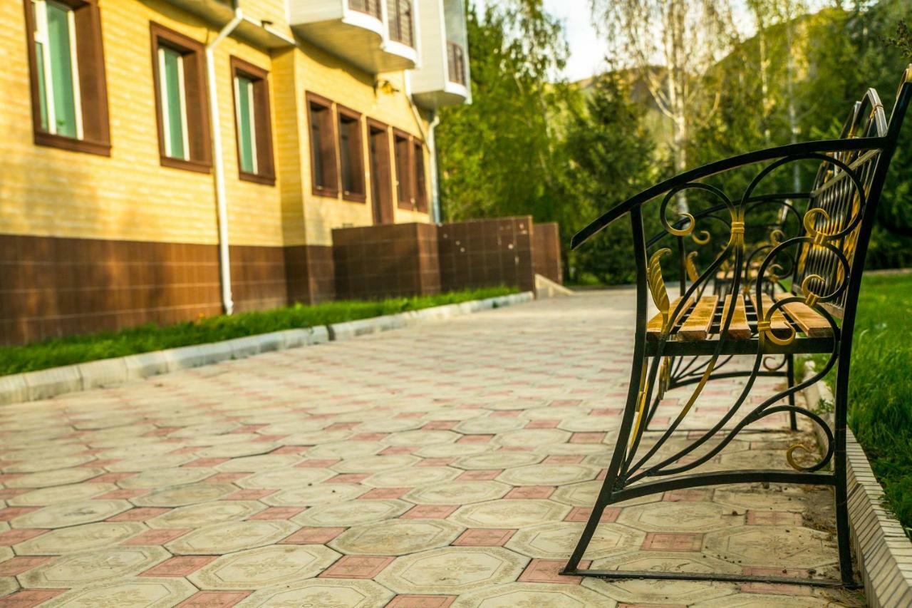 Aska Hotel Naryn ภายนอก รูปภาพ